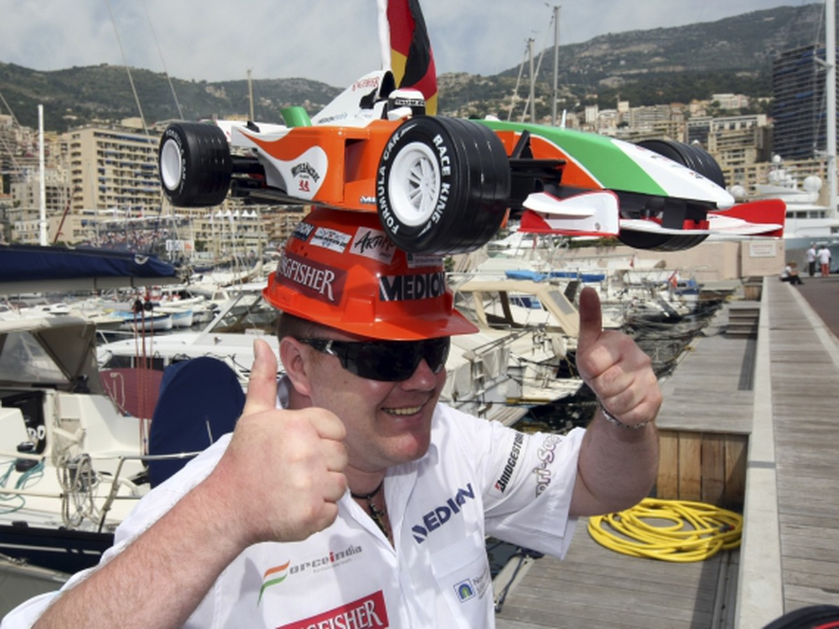 Fanúšik tímu Force India v Monaku