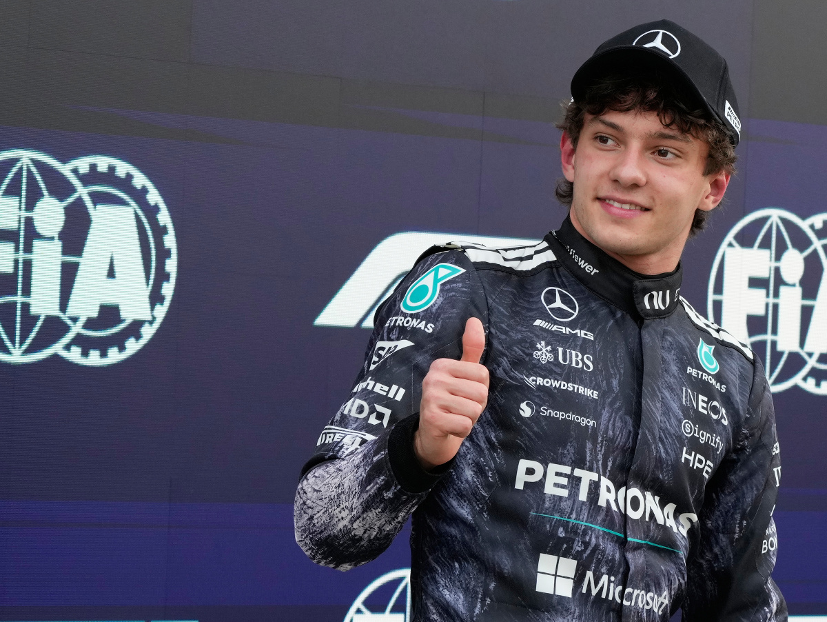 Taliansky tínedžer Kimi Antonelli na Mercedese vyhral kvalifikáciu na nedeľnú Veľkú cenu Japonska formuly 1.