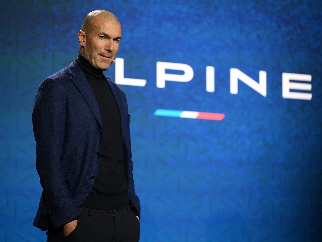 Futbalový tréner Zinedine Zidane sa stal novým ambasádorom tímu Alpine