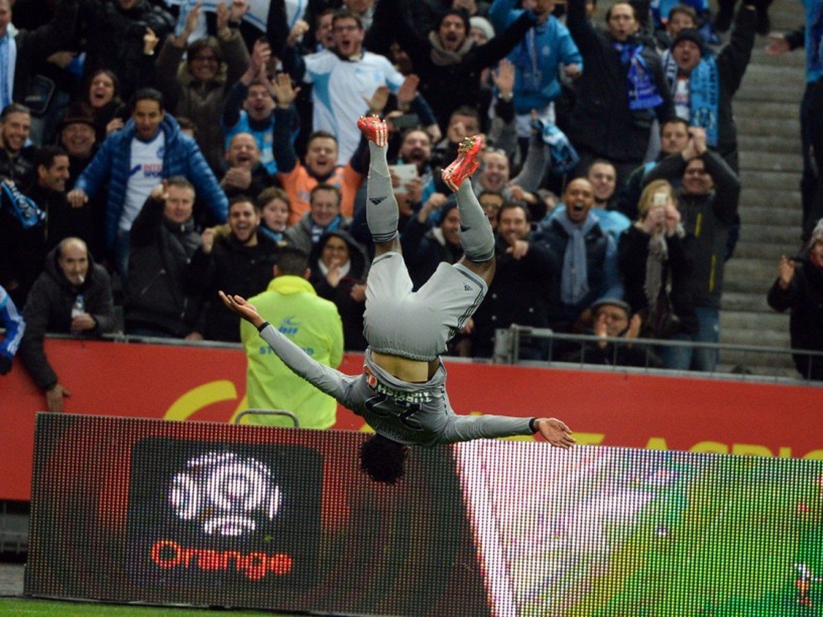 Olympique Marseille po hladkom triumfe zostáva v boji o titul