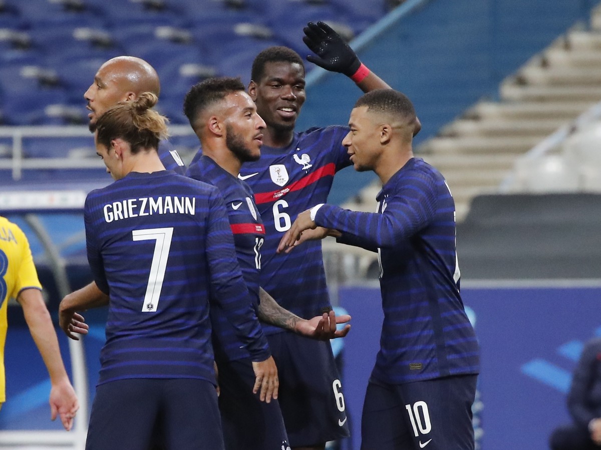 Hráči Francúzska oslavujú gól do siete Ukrajiny