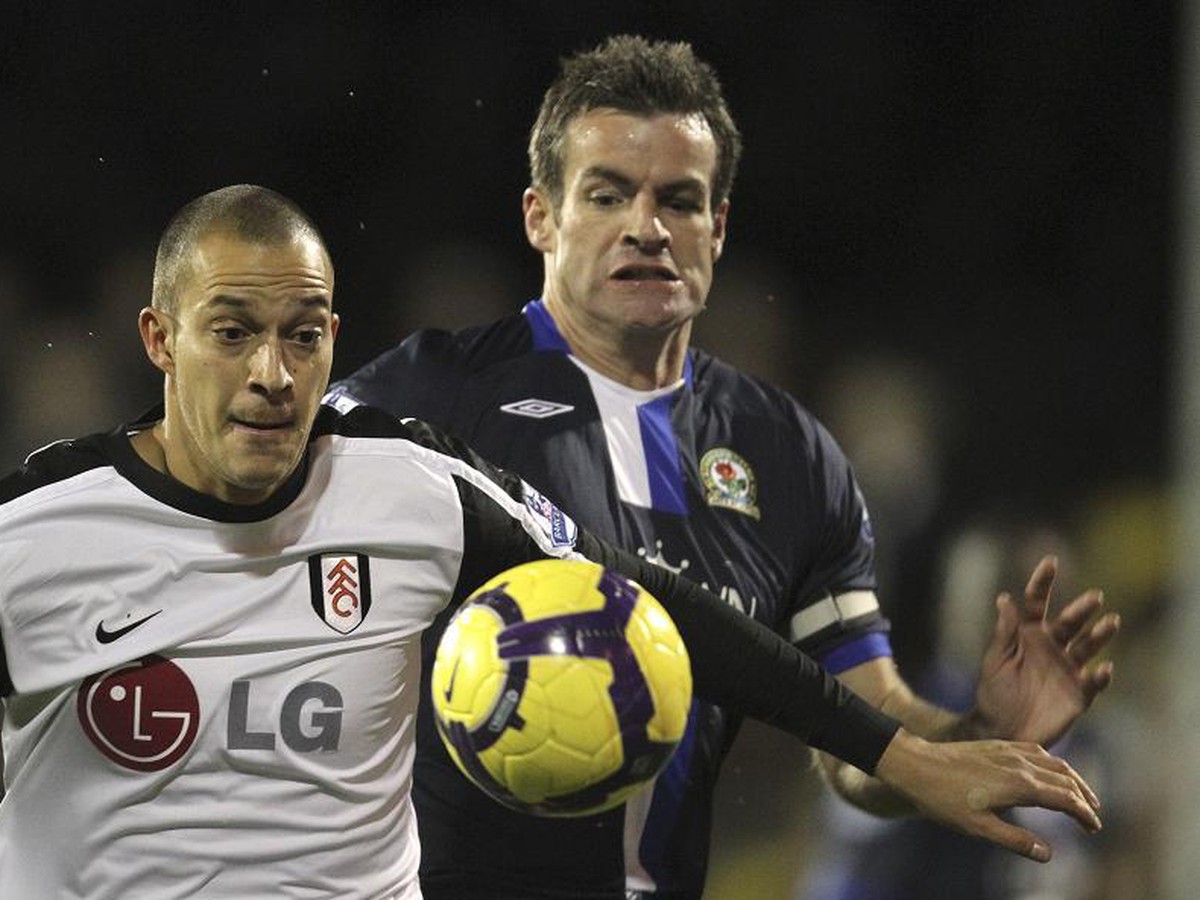 Bobby Zamora a Ryan Nelsen 