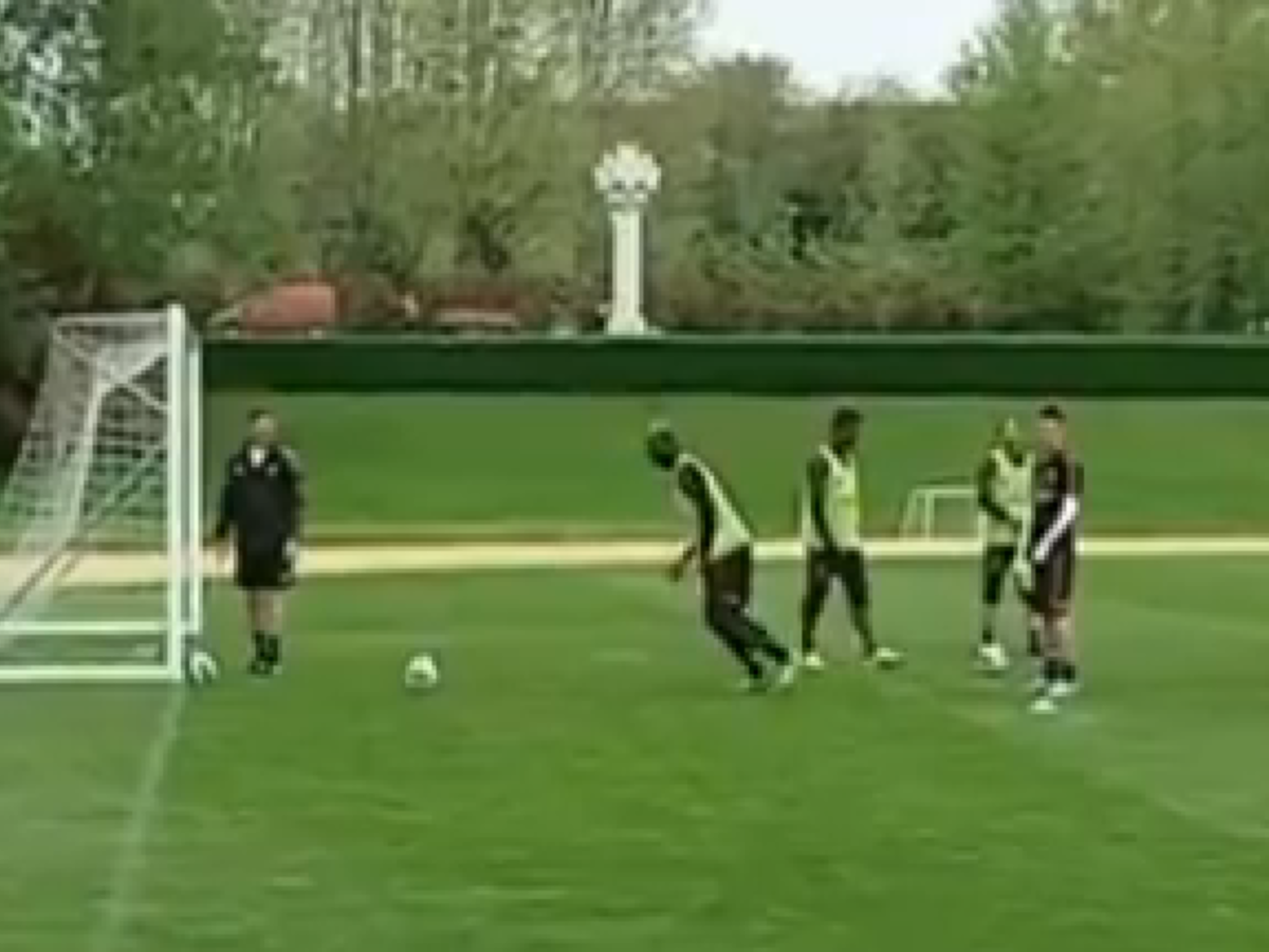 Mario Balotelli chcel zostreliť golfové autíčko