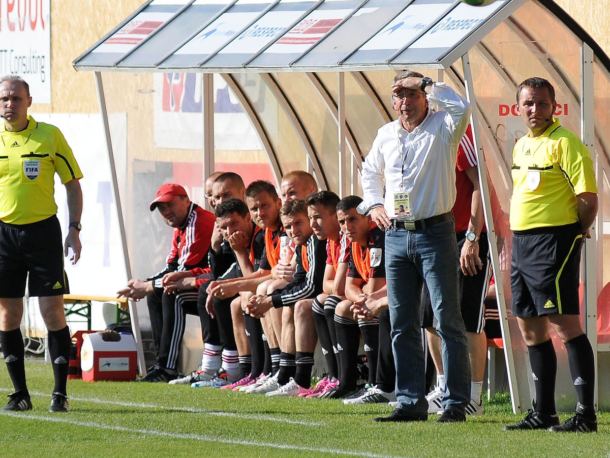 Trnavská lavička s trénerom Vladimírom Ekhardtom