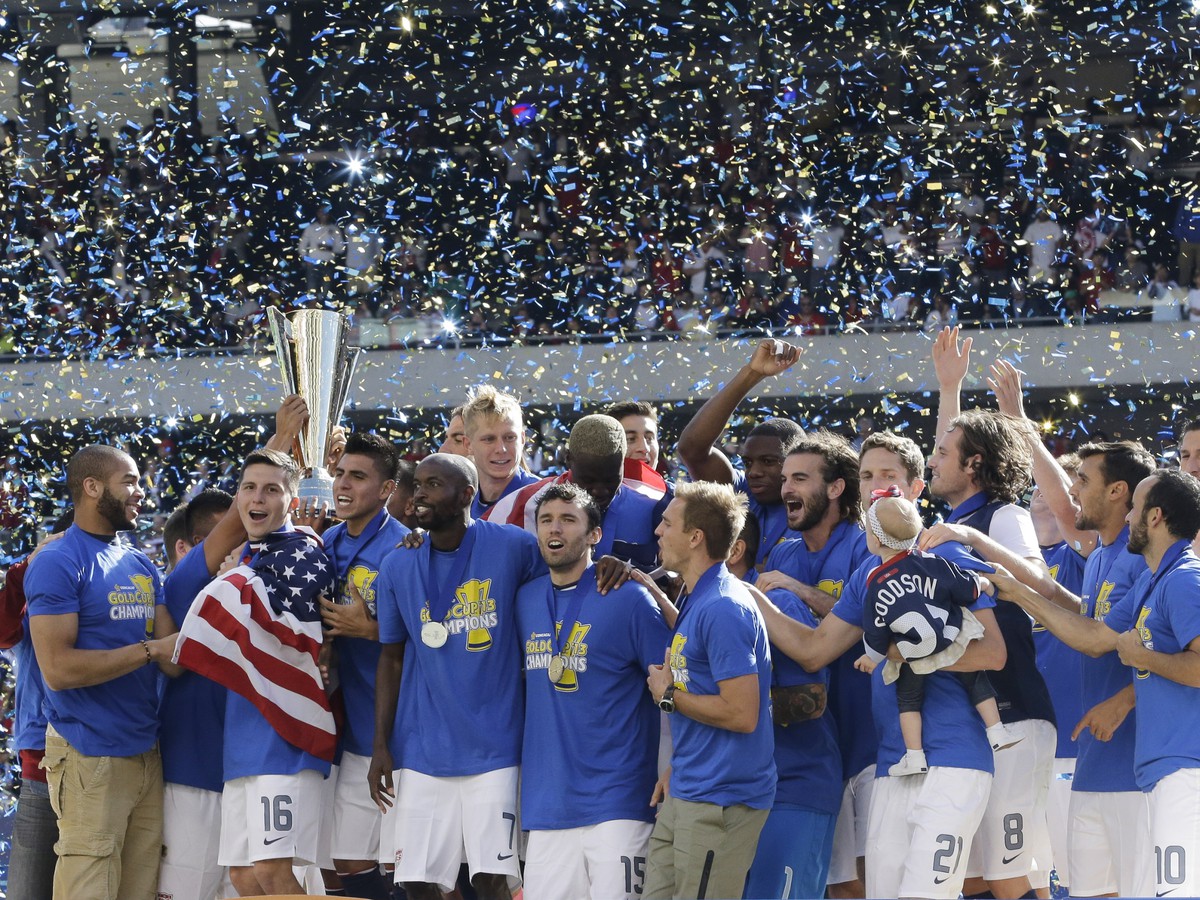 Futbalisti Spojených štátov sa tešia z titulu na Gold Cupe