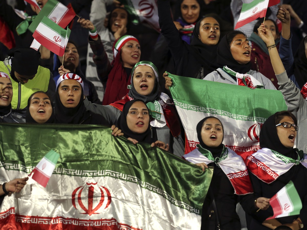 V Iráne sa po vyše 30 rokoch na zápase mužskej reprezentácie objavili v hľadisku aj ženy