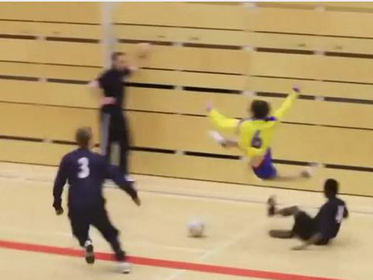 Bežný zákrok z futsalového turnaja Bearcup