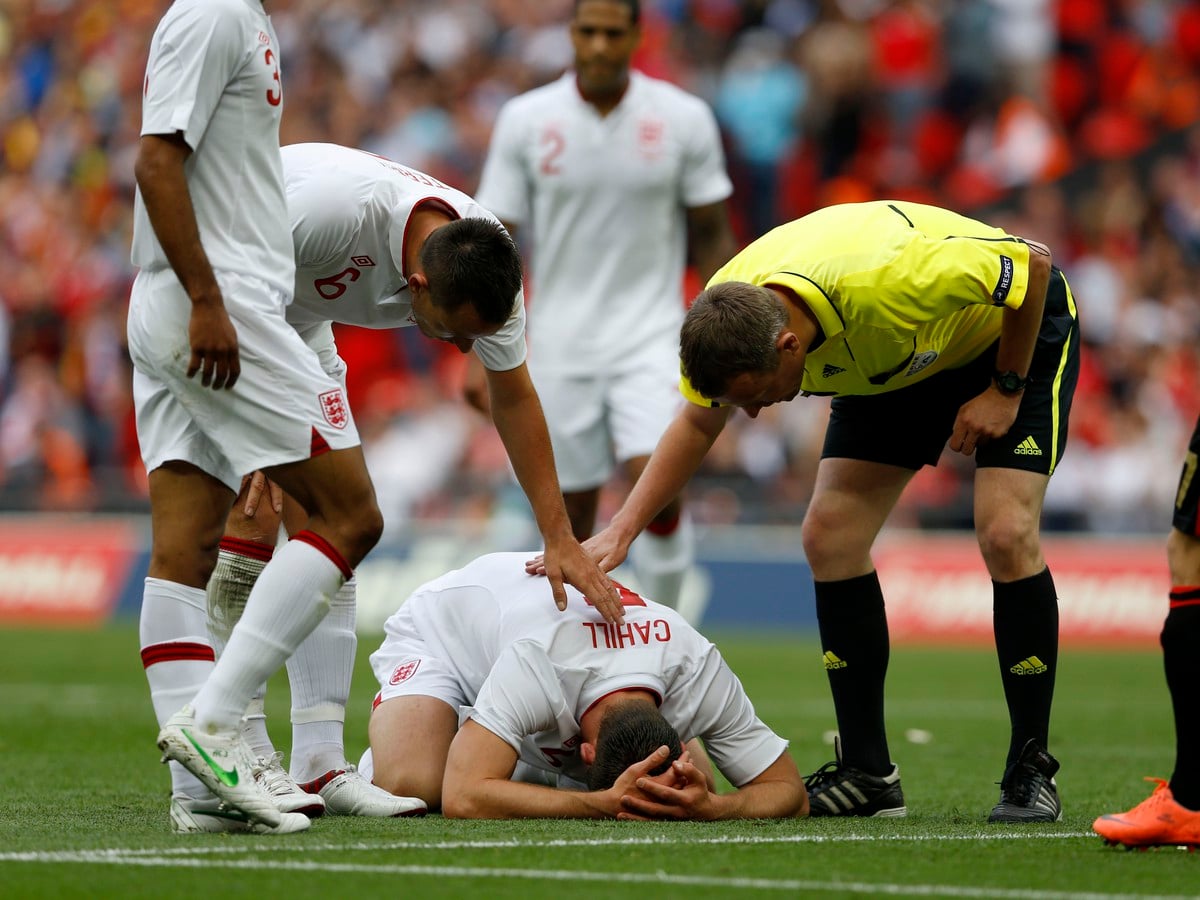 Gary Cahill sa zranil v súboji s vlastným brankárom
