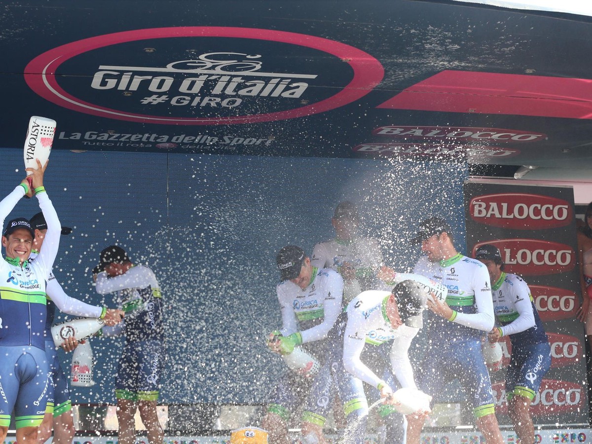 Orica triumfovala v úvodnej etape Giro d'Italia 