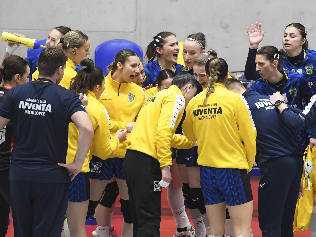 Hráčky Michaloviec v prvom zápase štvrťfinále Európskeho pohára EHF v hádzanej žien MŠK Iuventa Michalovce – Cabooter HandbaL Venlo