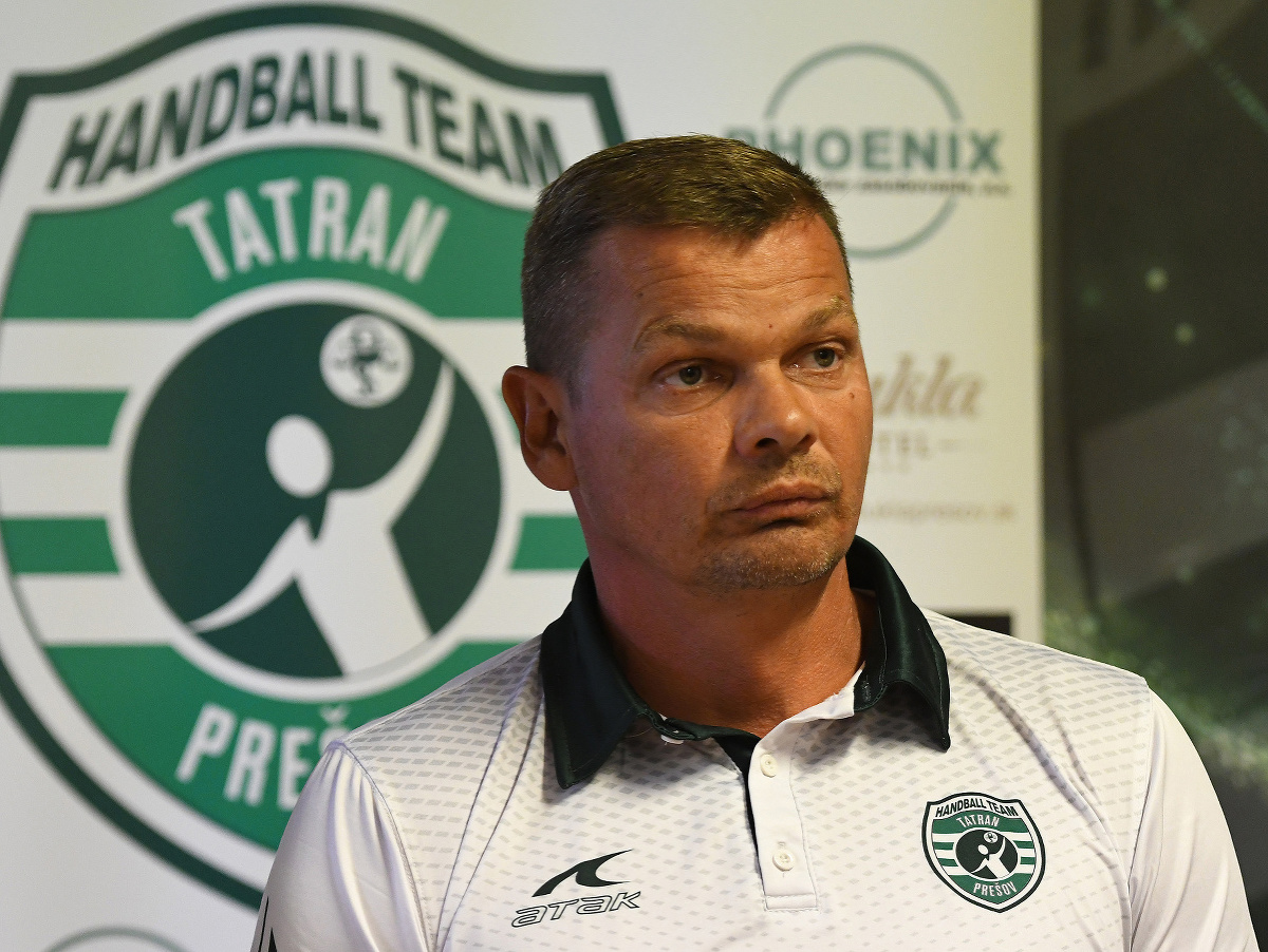 Na snímke hlavný tréner Radoslav Antl počas tlačovej konferencie hádzanárskeho tímu Tatran Prešov v TATRAN handball arene