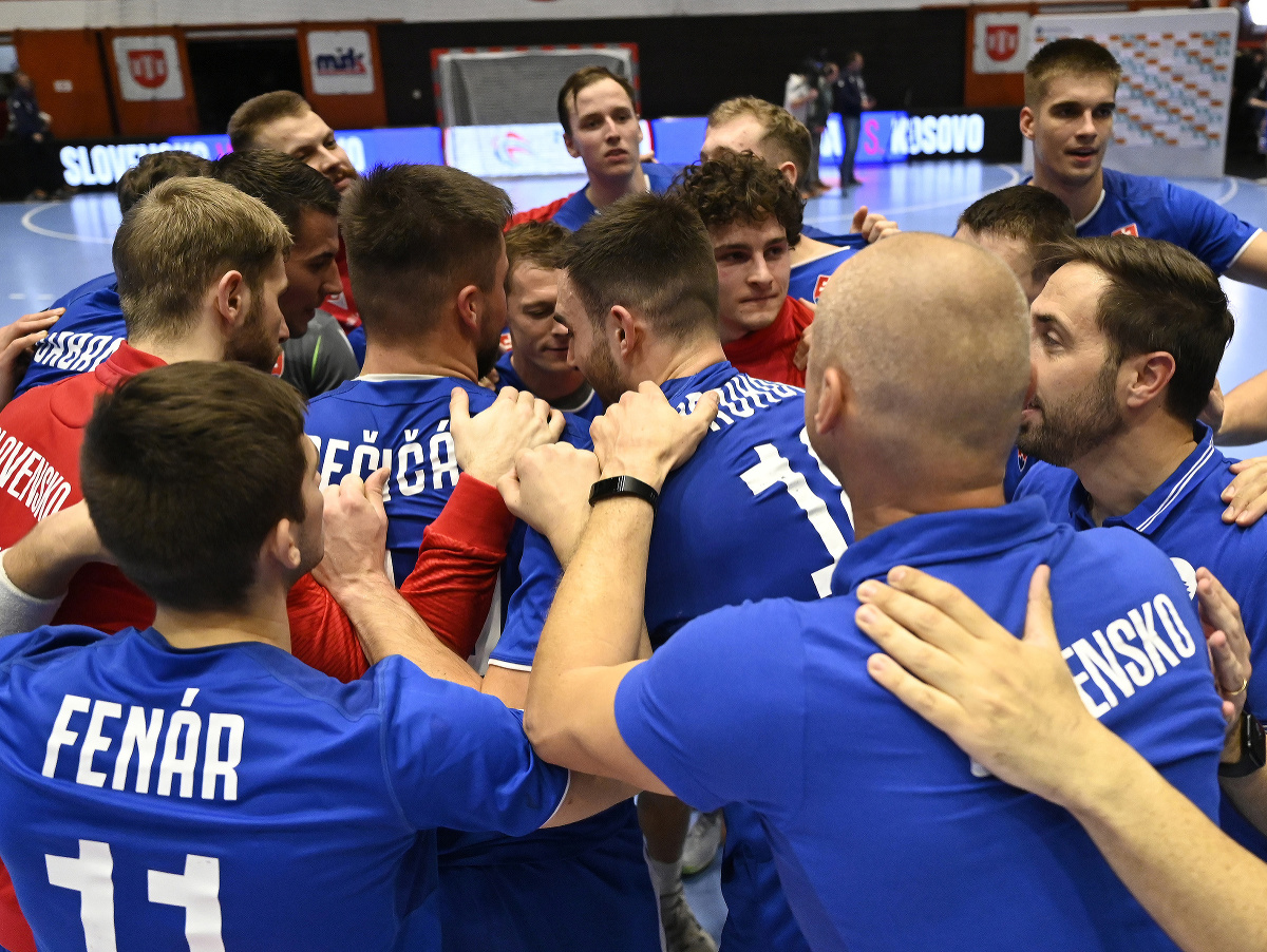 Na snímke radosť Slovákov z víťazstva 33:23 v prvom zápase I. fázy európskej časti kvalifikácie o postup na MS 2025 v hádzanej mužov Slovensko - Kosovo