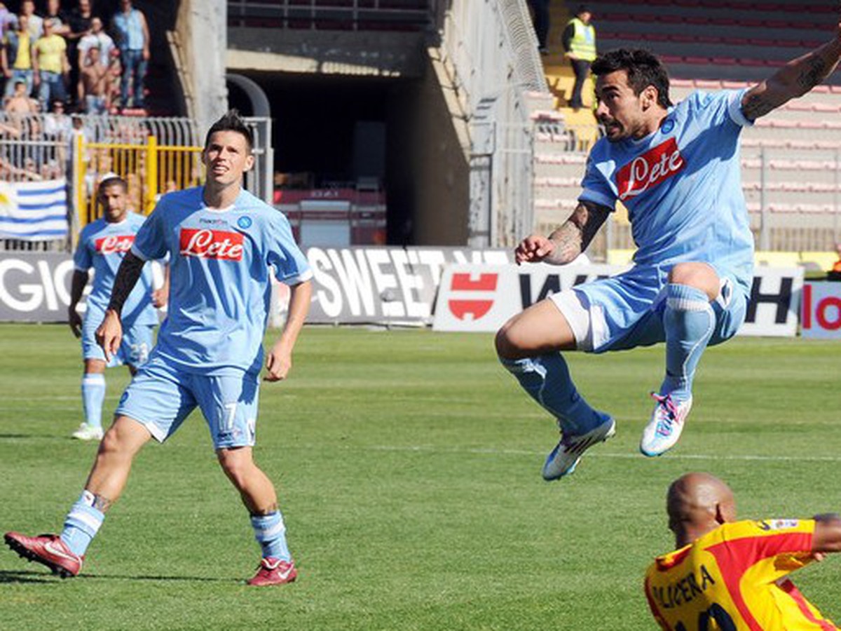 Hamšík a Lavezzi počas zápasu s Lecce