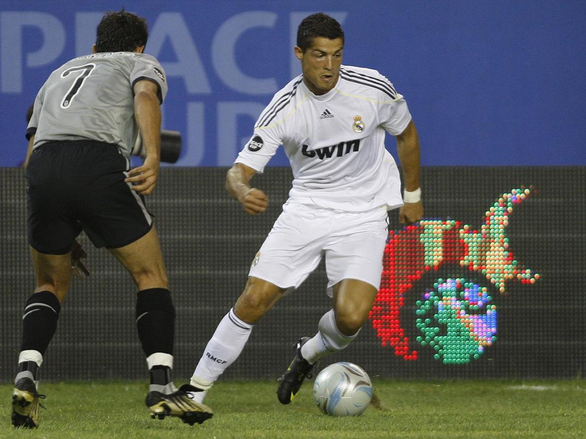Hasan Salihamidžič bráni hviezdu Realu Ronalda