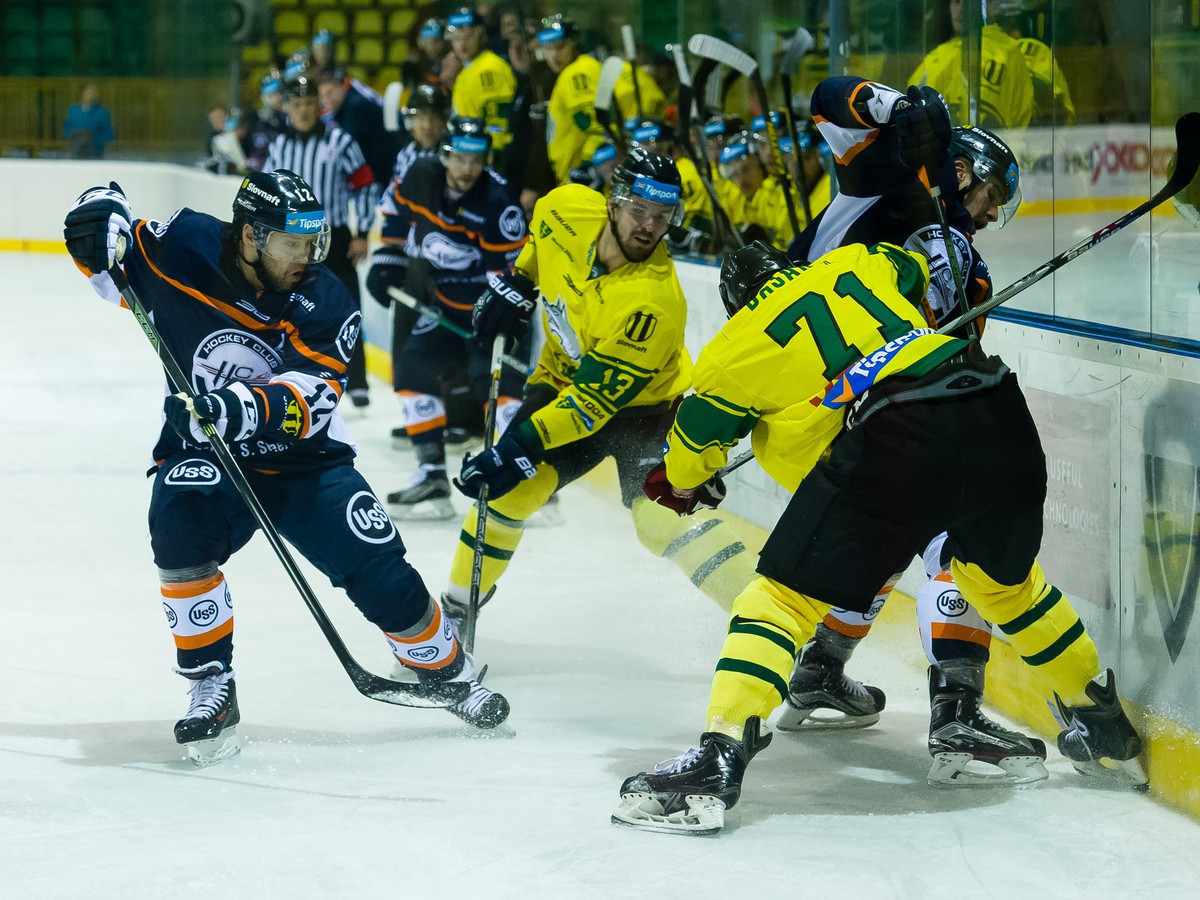 Hráči MsHK DOXXbet Žilina a HC Košice počas zápasu 6. kola slovenskej hokejovej Tipsport ligy 