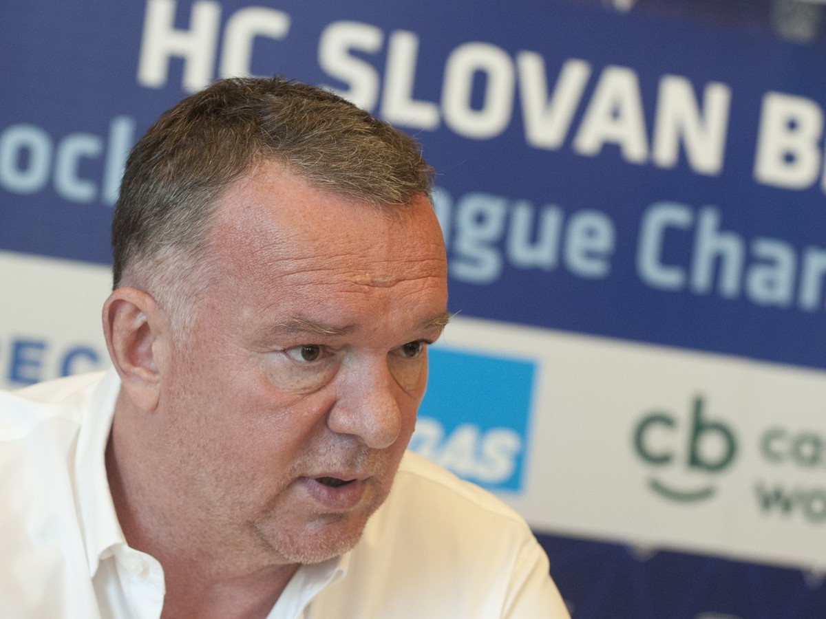 Športový riaditeľ HC Slovan Bratislava Oldřich Štefl