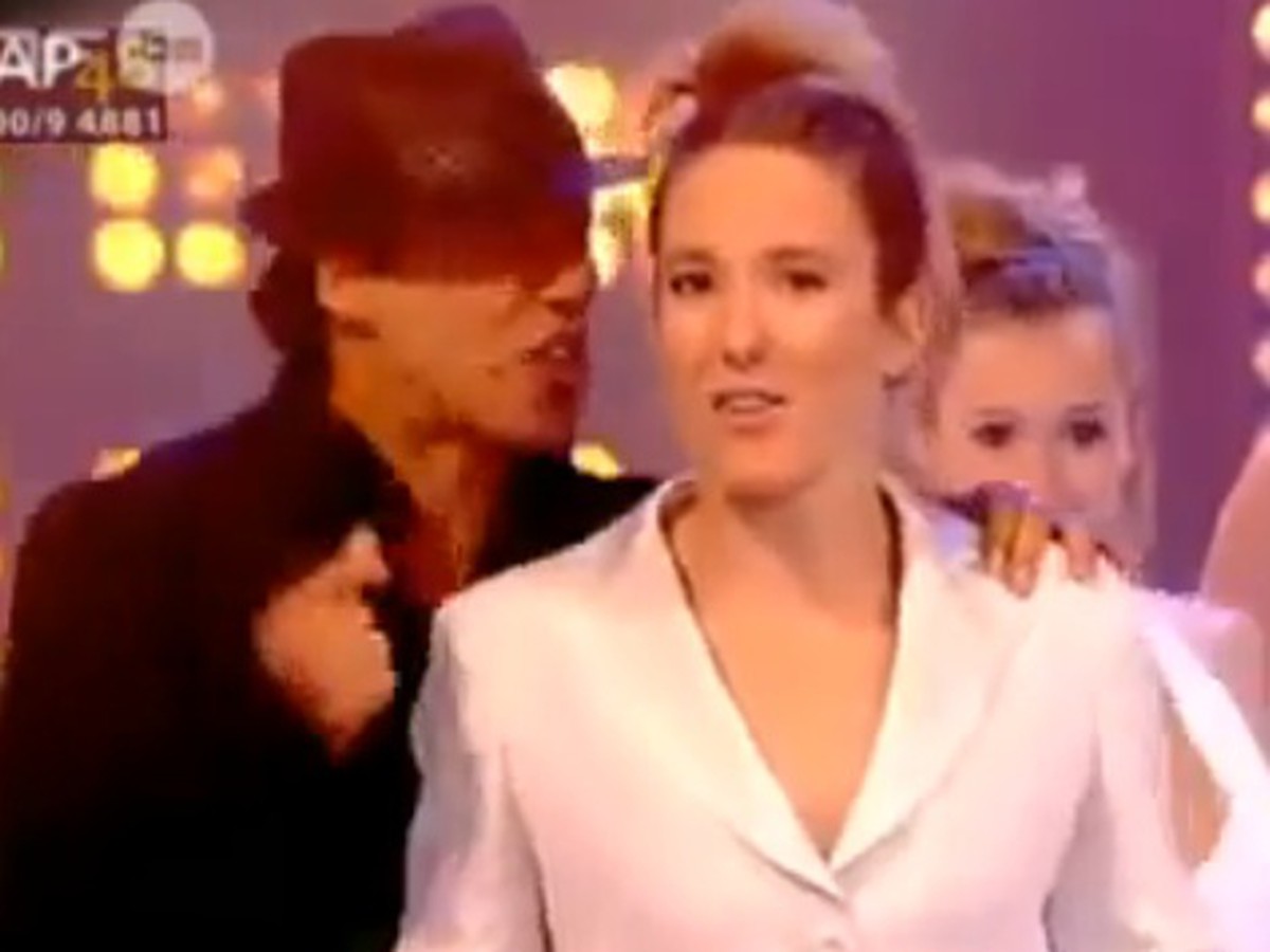 Justine Heninová spievala a tancovala v telvíznej show