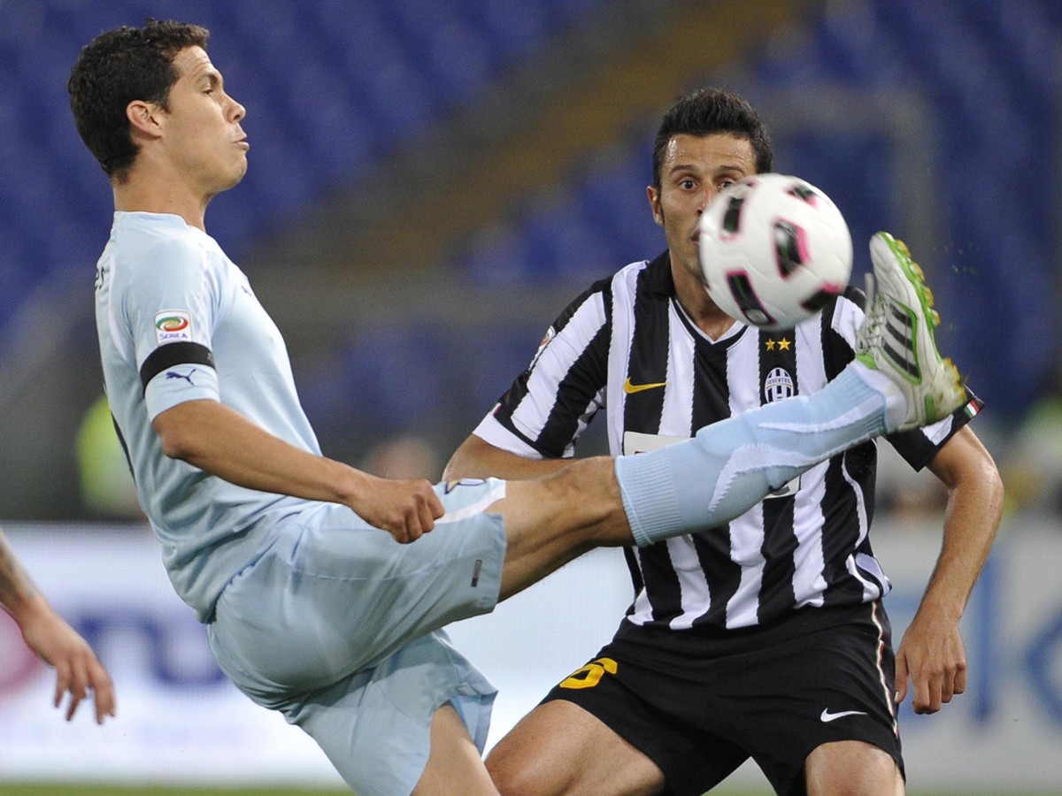 Hernanes odkopáva