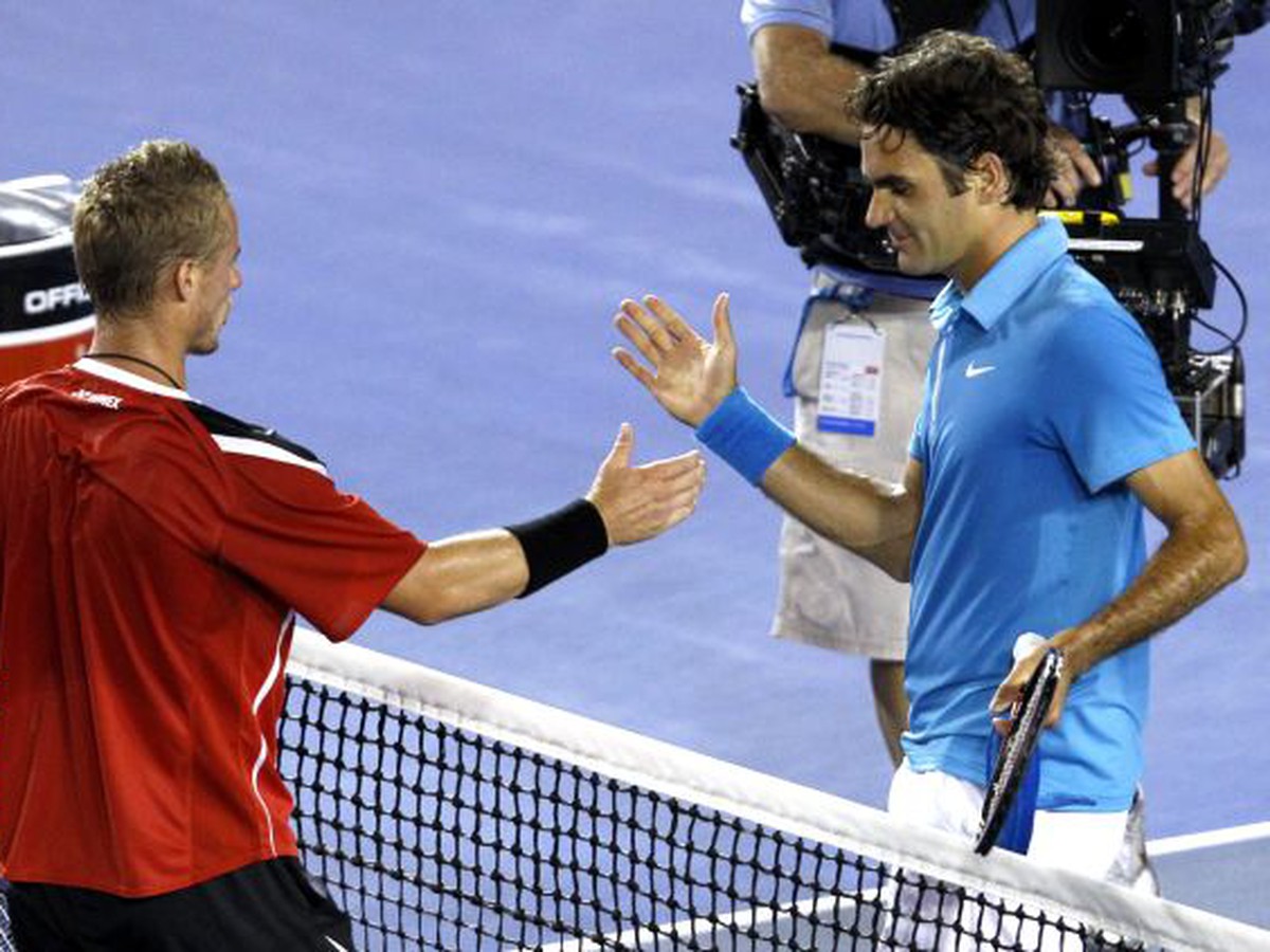 Hewitt gratuluje Federerovi