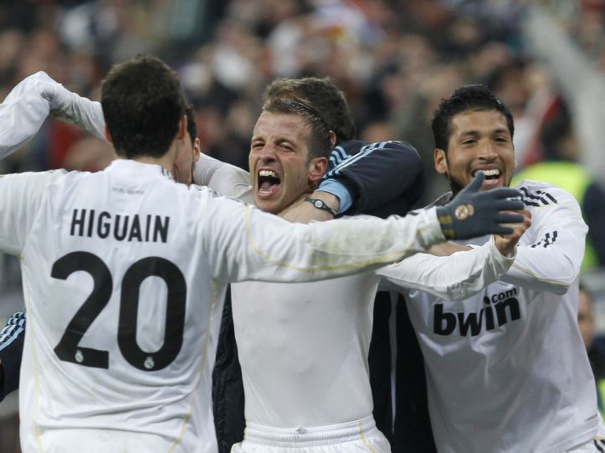 Radosť Van der Vaarta po strelení tretieho gólu
