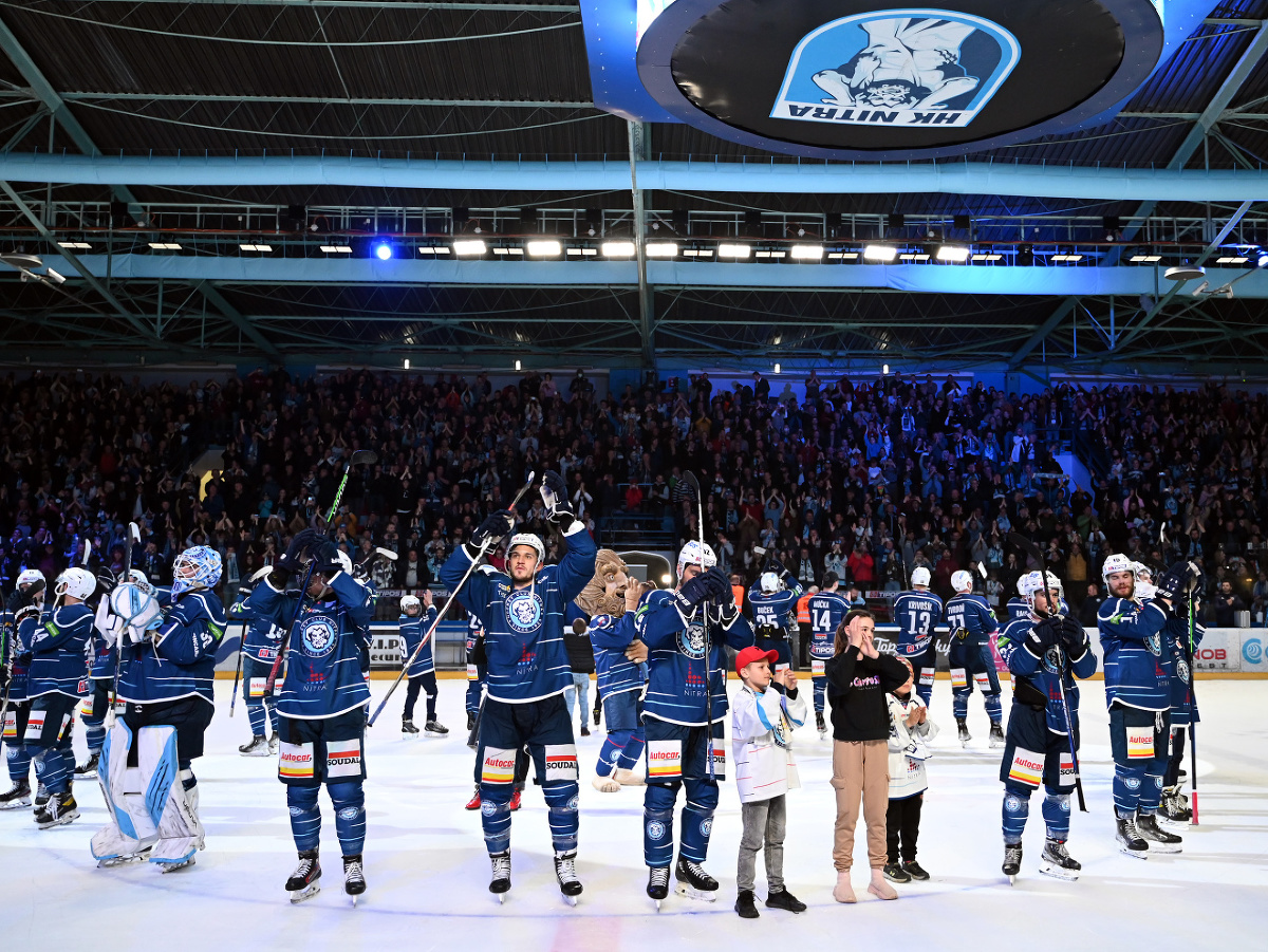 Hokejisti Nitry oslavujú triumf v štvrtom finálovom zápase