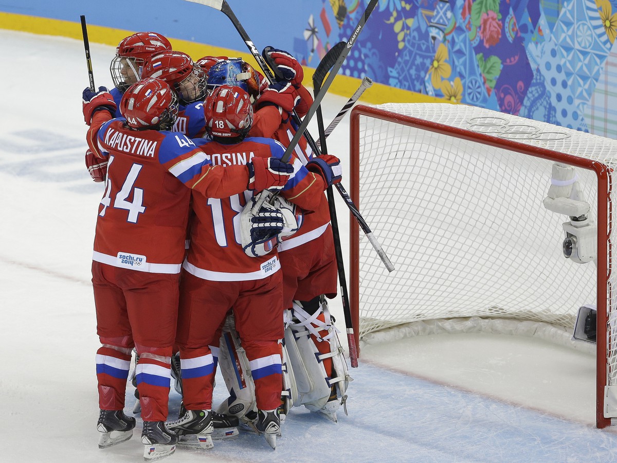 Radosť ruských hokejistiek z triumfu nad Švédskom
