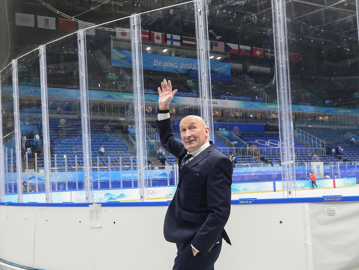 Na snímke usmiaty tréner slovenských hokejistov Craig Ramsay po zisku bronzu po zápase olympijského turnaja v hokeji mužov o bronz Slovensko - Švédsko na ZOH 2022 v Pekingu