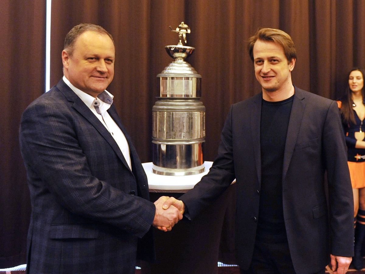 šéf HC Košice Juraj Bakoš (vľavo) a generálny manažér MHC Martin Martin Kalnický pred začiatkom play off hokejovej extraligy