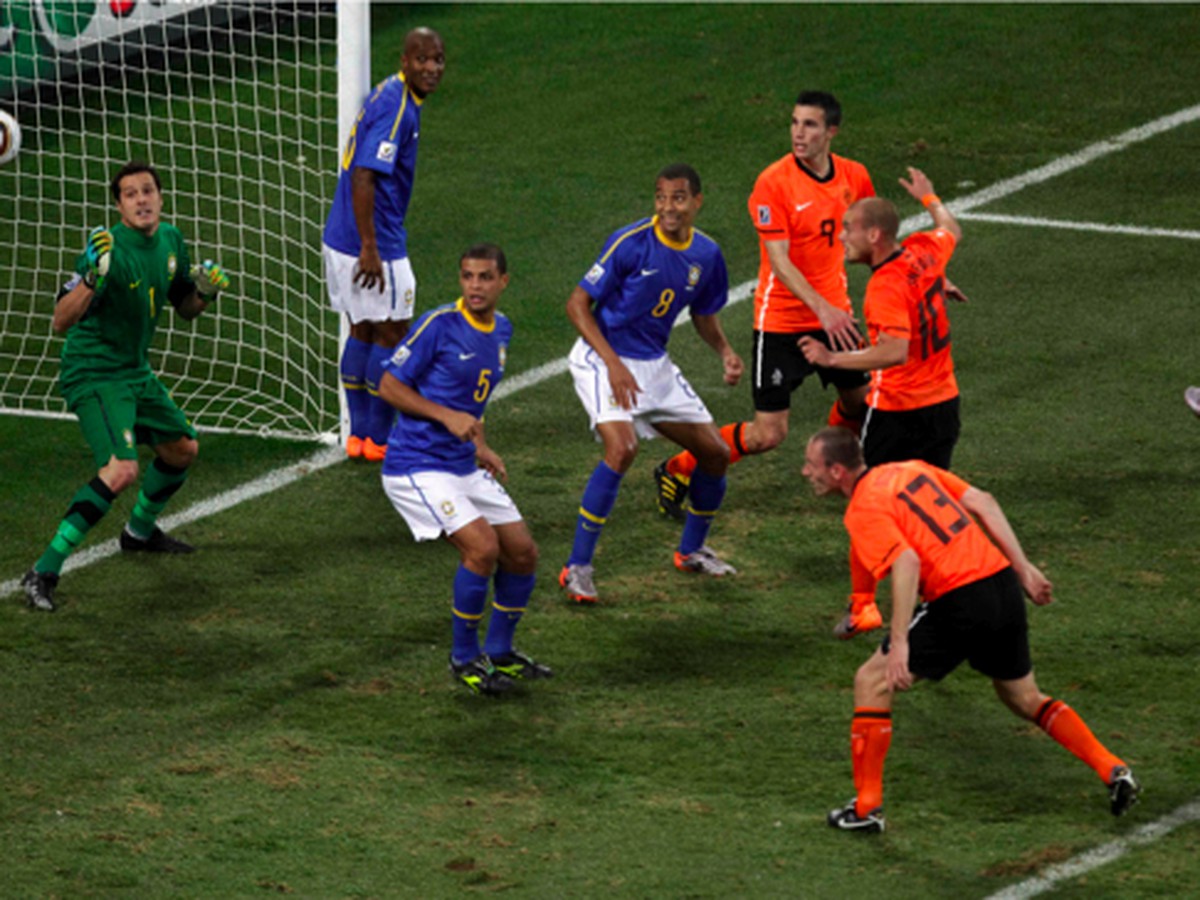 Sneijder strieľa rozhodujúci gól na MS 2010