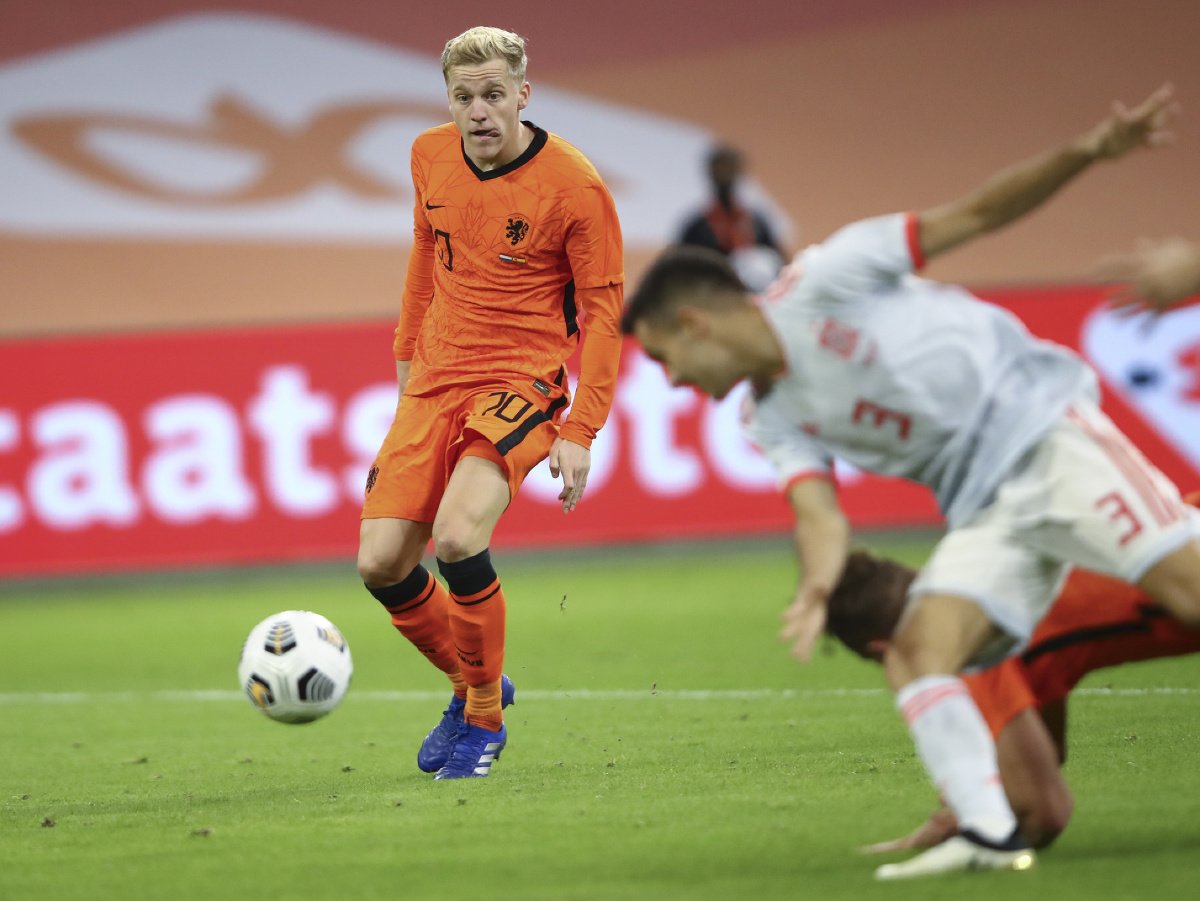 Donny van de Beek (vľavo) v drese holandskej futbalovej reprezentácie