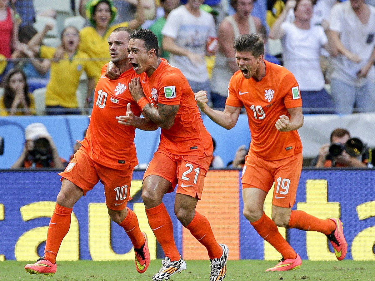 Radosť Holanďanov po góle Sneijdera