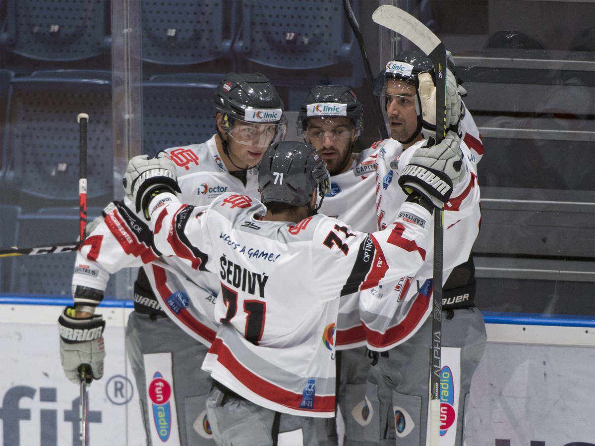 Gólové oslavy hokejistov iClinic Bratislava Capitals