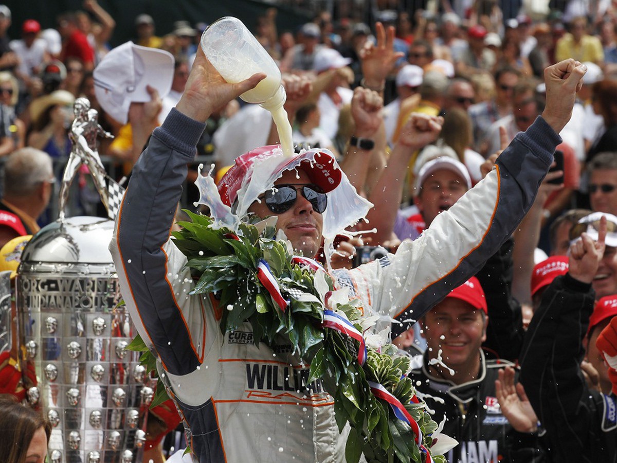 Dan Wheldon sa v cieli oblieval mliekom