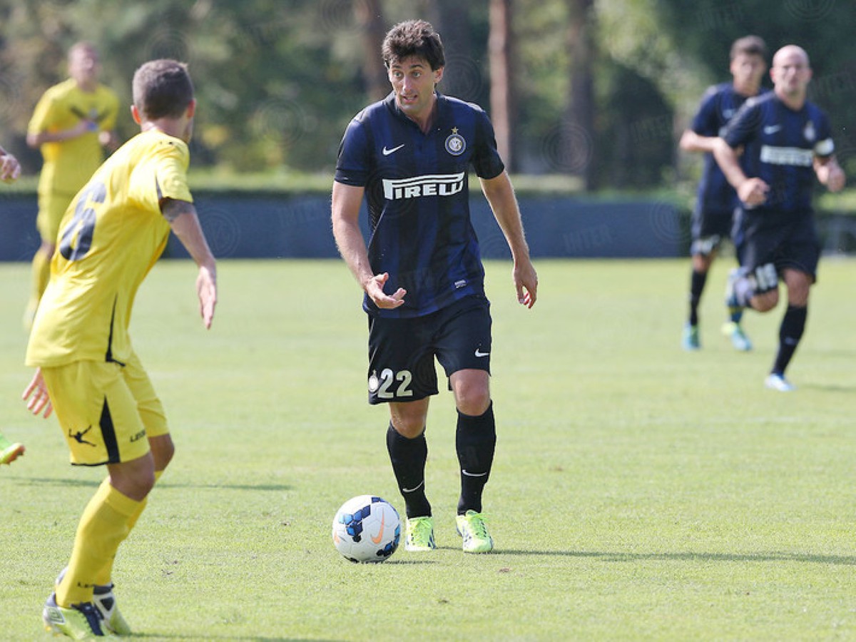 Diego Milito (22) po návrate dokázal v príprave skórovať