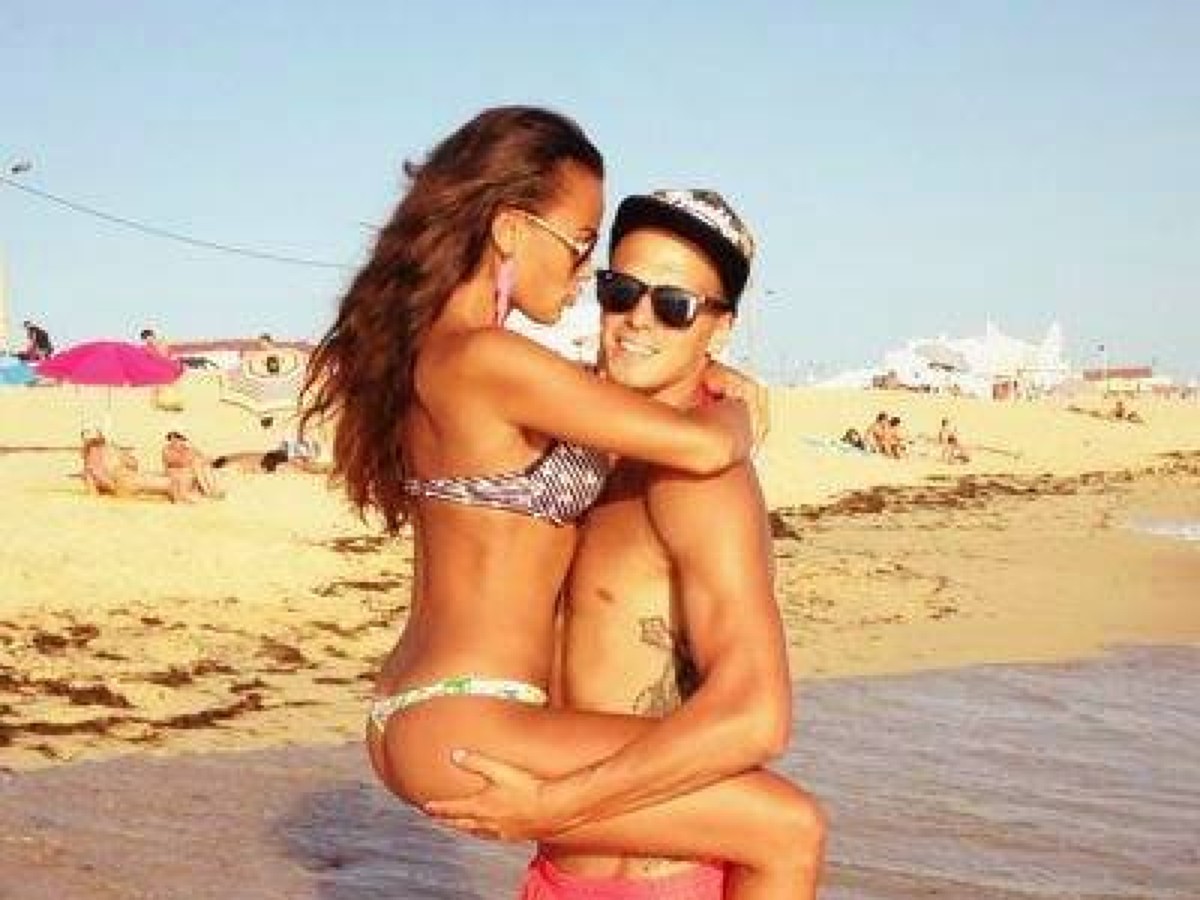 Jakub Vojtuš si v Taliansku užíval na plážach s priateľkou Naomi Maduro.