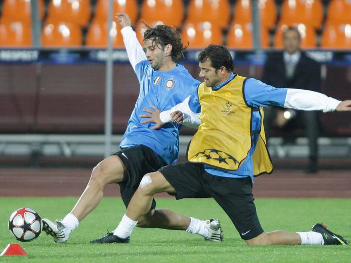 Christian Chivu a Dejan Stankovič pri rozcvičke