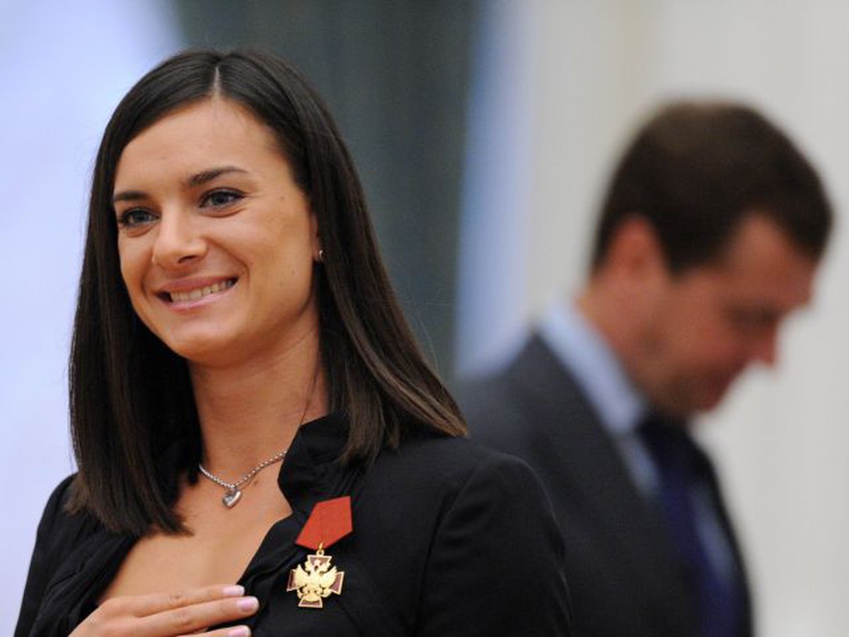 Jelena Isinbajeová v netradičnej pozícii