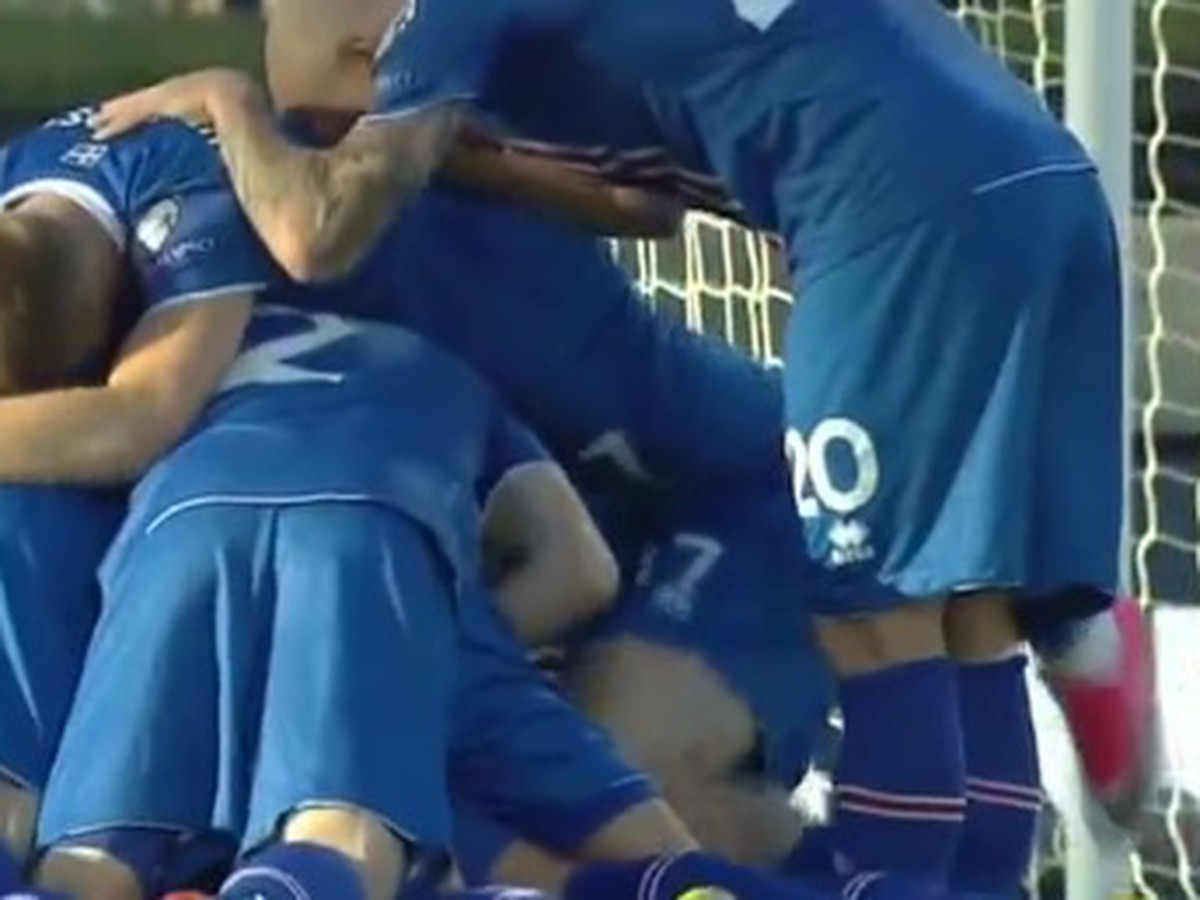Futbalisti Islandu sa radujú z víťazného gólu