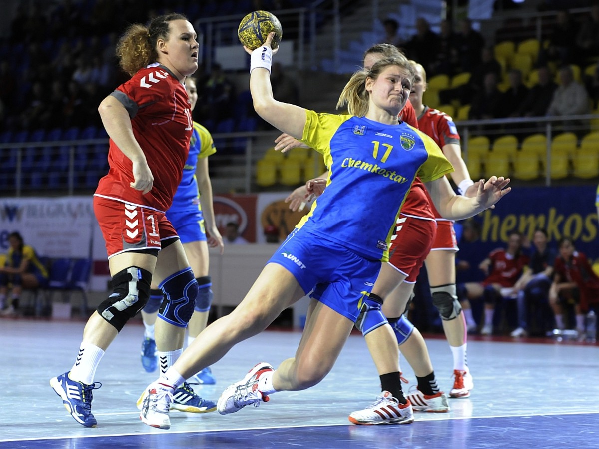 Sabína Štefíková a Dominika Horňáková (vpravo)