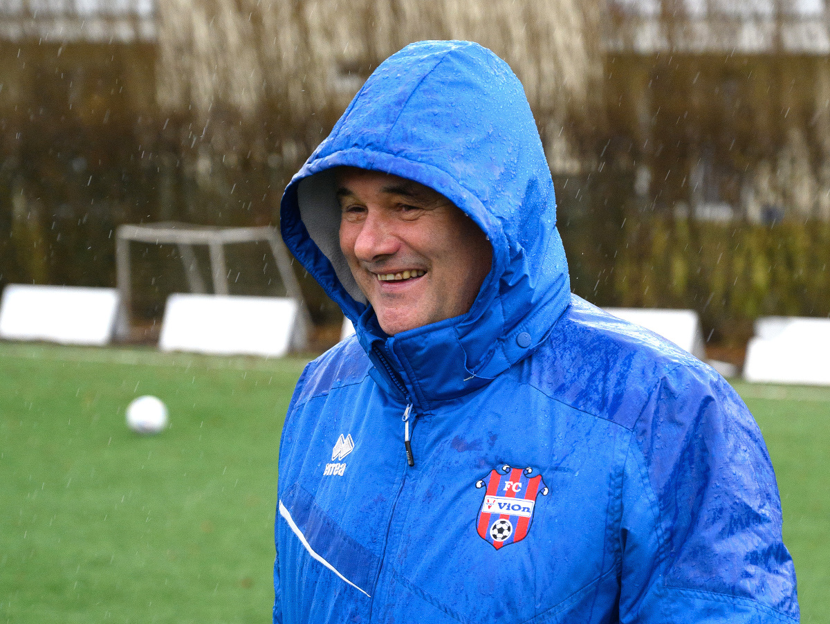 Na snímke tréner ViOn Zlaté Moravce Ivan Galád počas tréningu