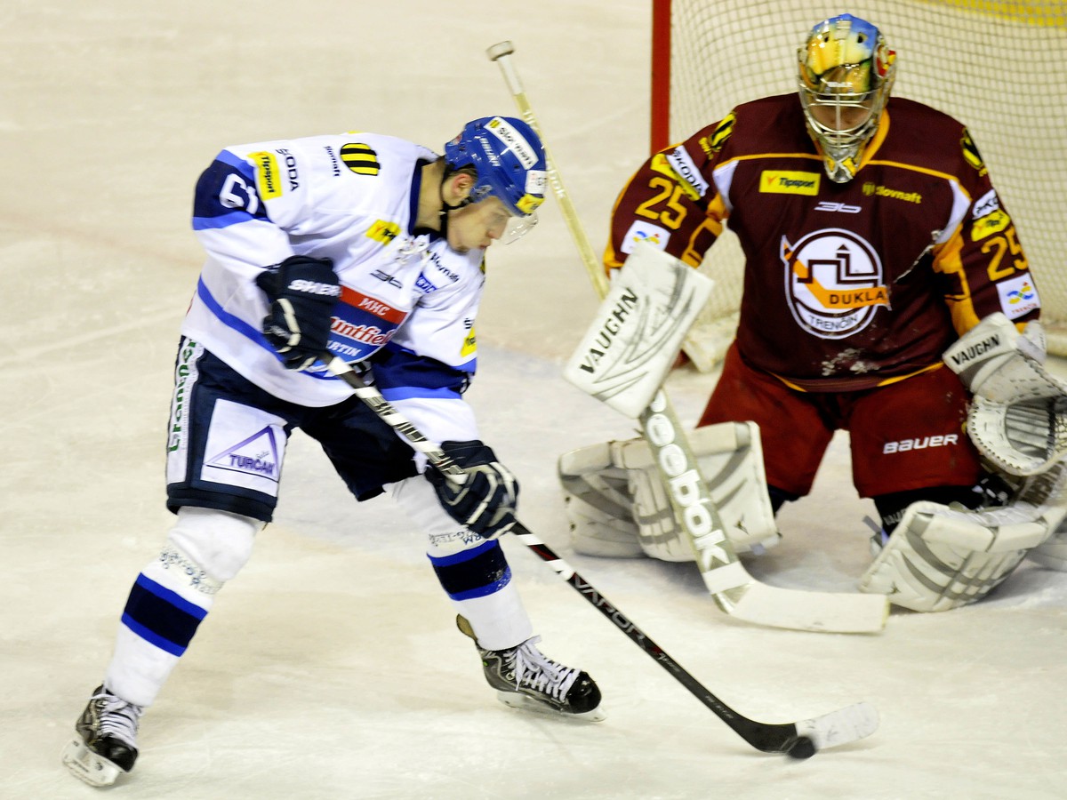 Sprava: Ján Lašák z Dukly Trenčín a Jaroslav Markovič z MHC Mountfield Martin