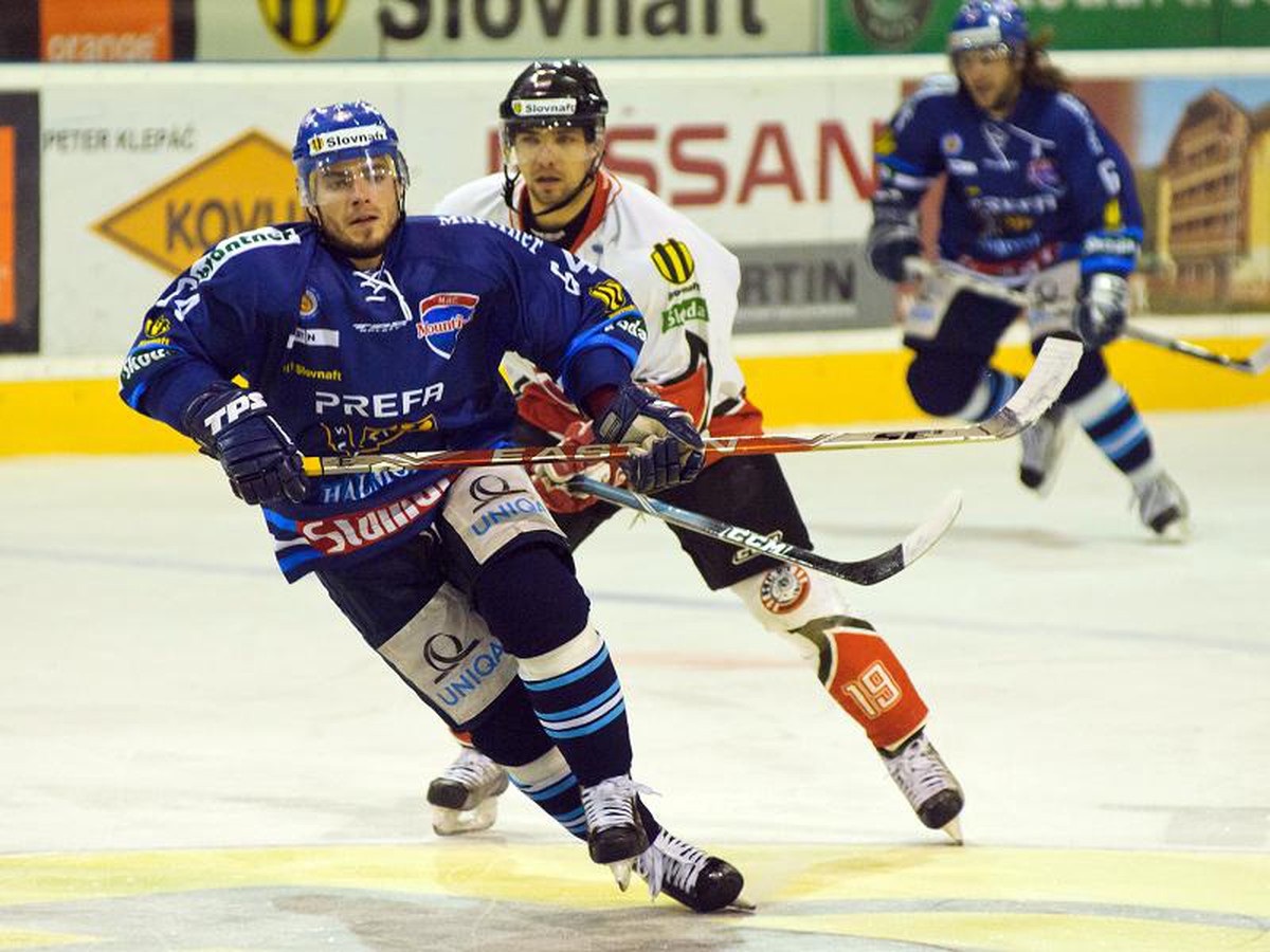 Jaroslav Jabrocký (vľavo) a Michal Hudec z HC ´05 Banská Bystrica 