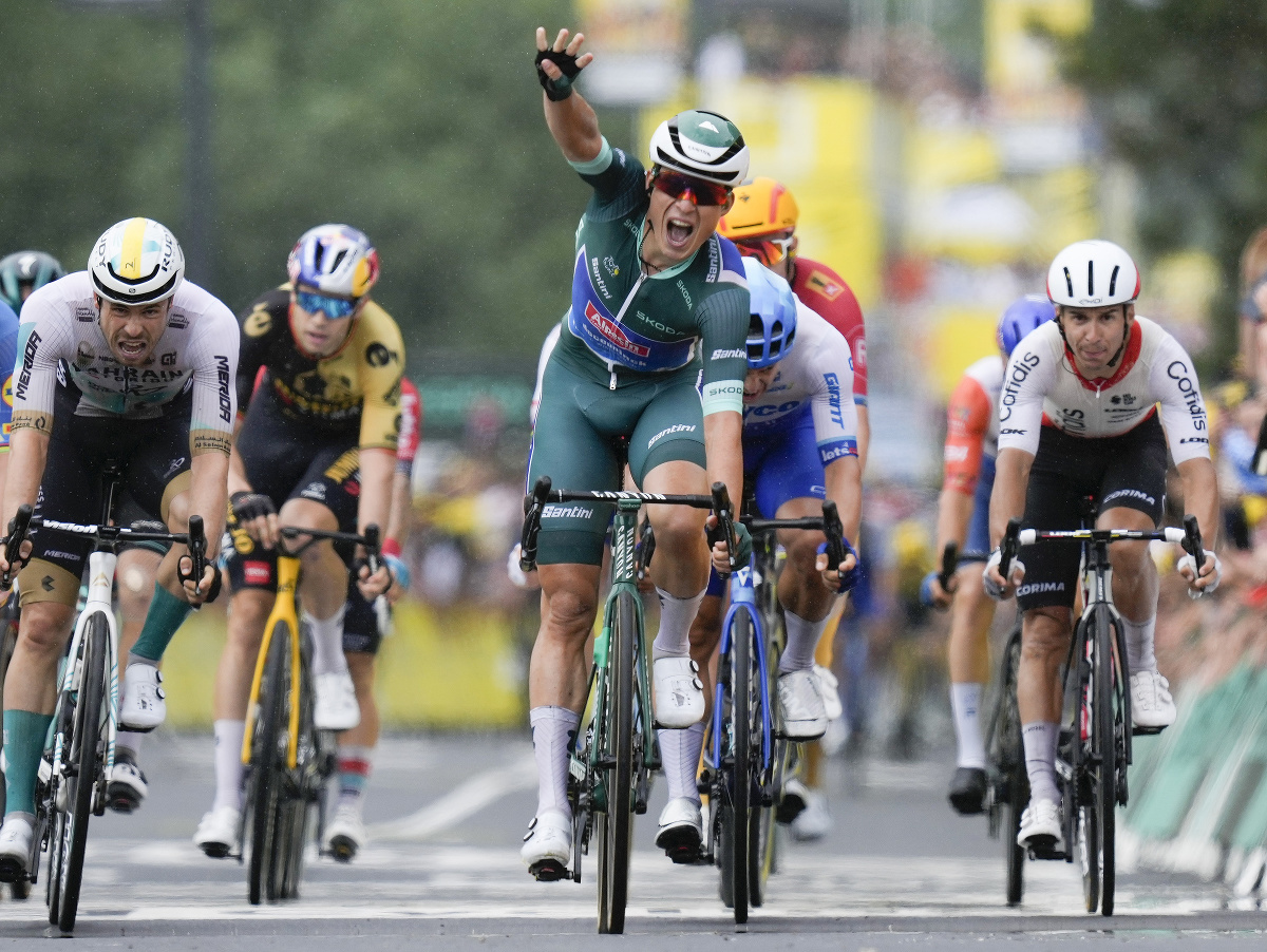 Belgičan Jasper Philipsen z tímu Alpecin-Deceuninck sa teší z víťazstva v 11. etape Tour de France