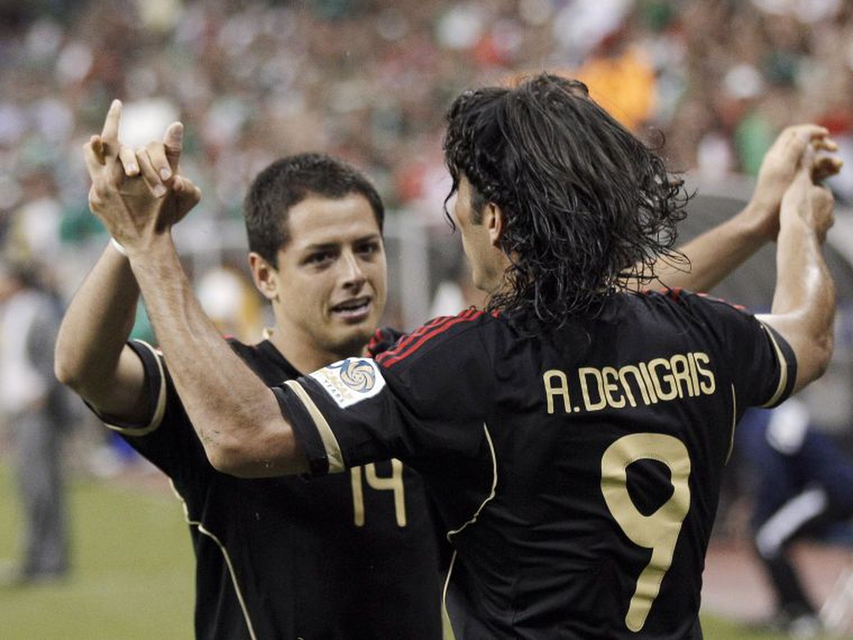 Strelci mexických gólov: Javier Hernandez a Aldo De Nigris