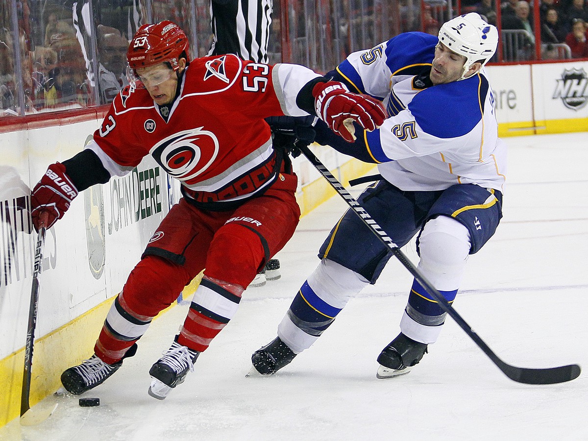 Jeff Skinner v súboji