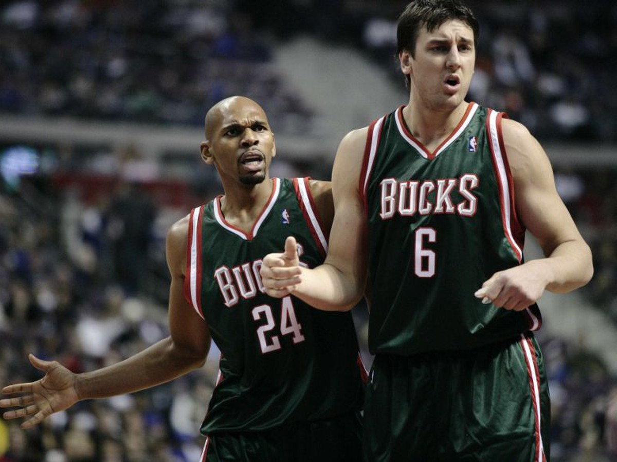 Jerry Stackhouse a Andrew Bogut prispeli k výhre Milwaukee