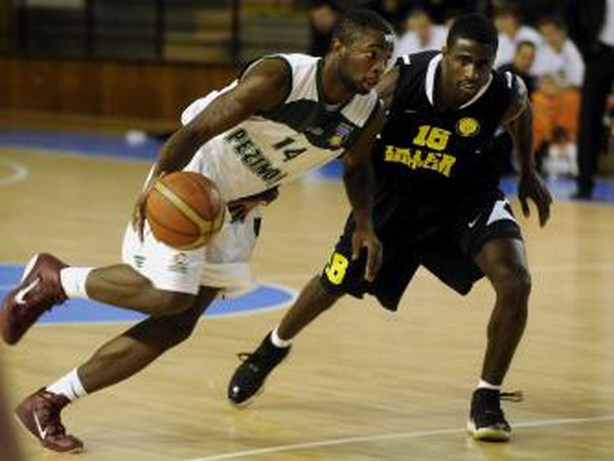Jessie Sapp a vpravo Keyron Sheard 