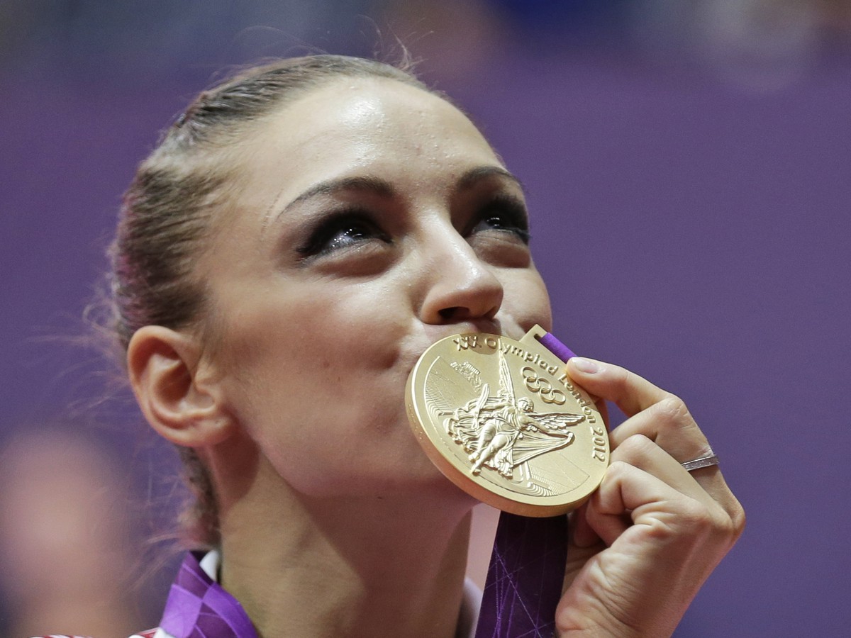 Jevgenija Kanajevová so zlatou medailou