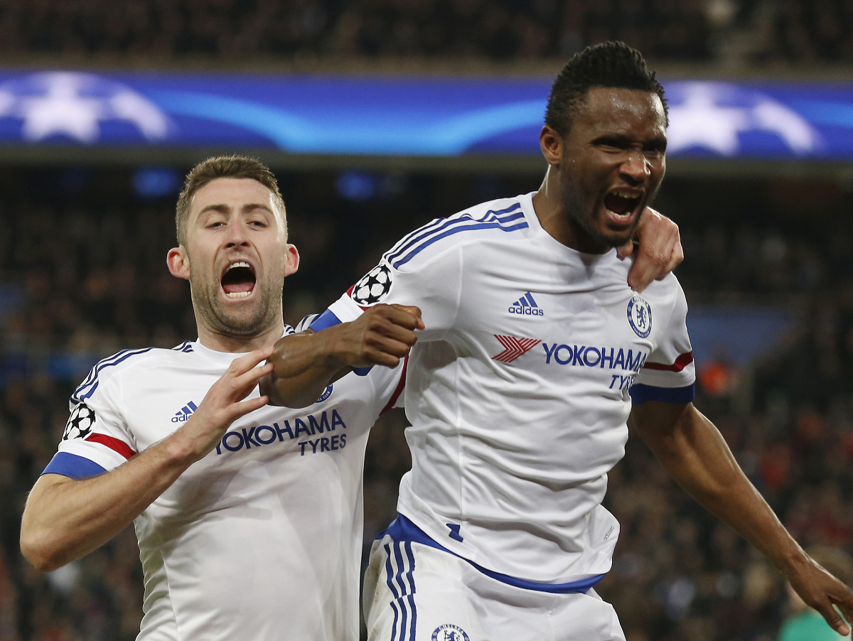 John Obi Mikel oslavuje gól v drese Chelsea