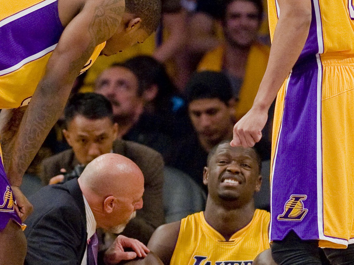 Julius Randle z LA Lakers si už v sezóne nezahrá